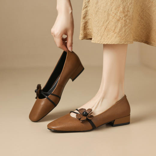 【预售5天】法式浅口单鞋春秋圆头低跟粗跟真皮杏色花朵玛丽珍鞋YS&7383 商品图0