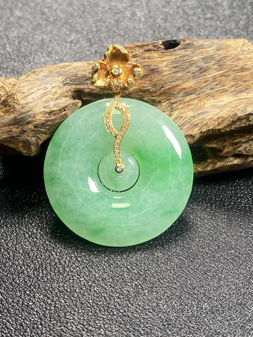 【FC0112】18K镶嵌翡翠冰飘绿平安扣吊坠  玉质温润 飘花灵动 美观大气 商品图3