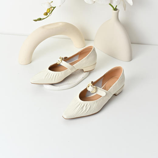 经典鲨2025秋专柜新品柔软牛皮革复古方头中粗跟日常气质单鞋女KW117-537081 商品图3