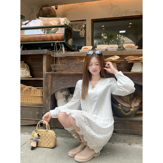 【189元任选2件】最后一波现货！V领镂空提花连衣裙 商品图3