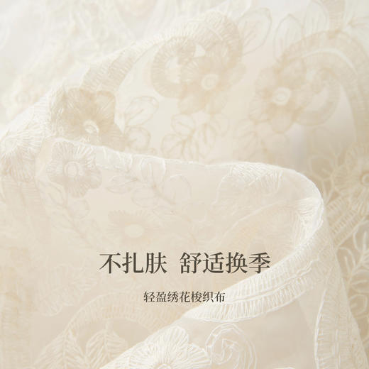 【08/12新品】熙世界轻国风浮雕刺绣马甲女初秋新款高级感圆领无袖蕾丝背心上衣 商品图3