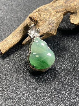 【FC0116】18K镶嵌翡翠飘绿小葫芦吊坠  冰润光泽 飘绿灵动 多子多福