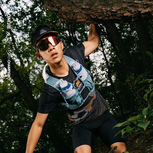 奥尼捷越野包雾霾蓝轻量跑步包骑行户外登山徒步背包水袋背包10L (搭配杖包免费送，颜色随机) 商品图4