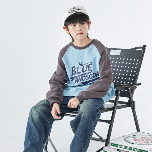 蓝汽水25年秋季新款亲子装中大男童字母插肩卫衣美式复古撞色上衣 商品图1