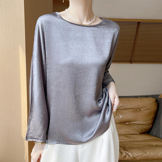 【两件立减39！】圆领垂感缎面衫｜穿上就是人间富贵花 商品图3