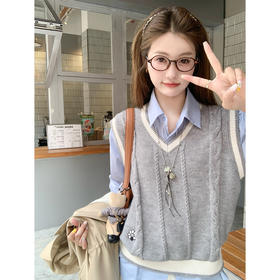 <曾小咸推荐>学院风针织马甲太阳花刺绣V领