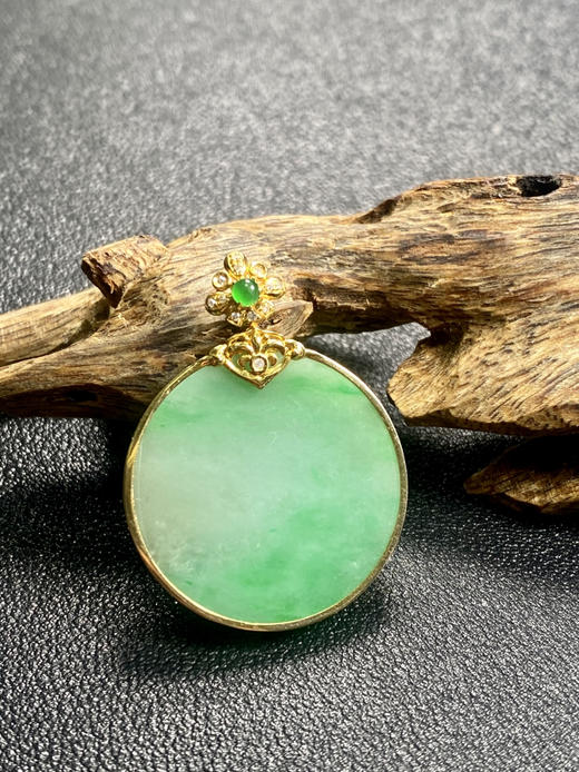 【FC0110】18K镶嵌翡翠冰飘绿圆牌吊坠  冰润细腻 色泽亮丽  圆圆满满 商品图1