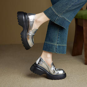 【预售5天】简约风圆头超轻厚底深口一脚蹬单鞋女新款秋季黑色银色小皮鞋YX&S008