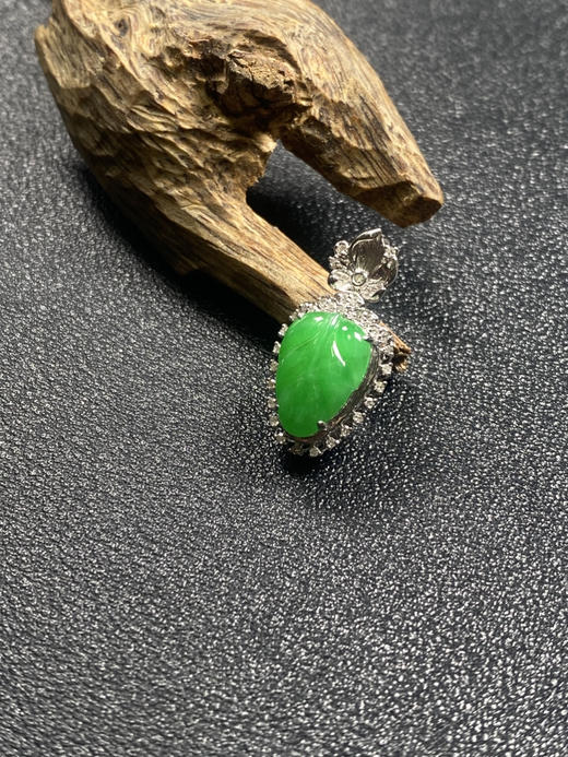 【FC0111】18K镶嵌翡翠冰阳绿小叶子吊坠  有种有色 玉质温润 款式精美 商品图3