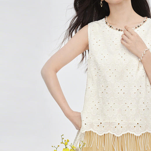 【08/12新品】熙世界法式度假风刺绣无袖背心女2025夏季新款设计感圆领流苏上衣 商品图4