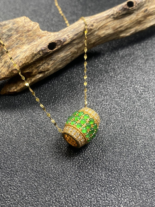 【FC0118】18K镶嵌翡翠冰种阳绿路路通吊坠  冰润光泽 莹光起胶 色泽阳绿 商品图2