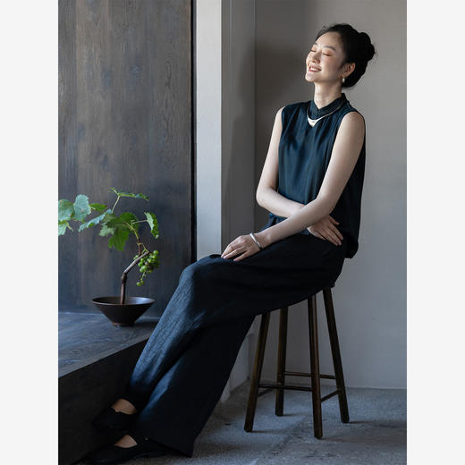 牧衣游原创 19姆米香云纱净色马夹古朴黑色真丝新中式开衫 草木蔓 商品图1