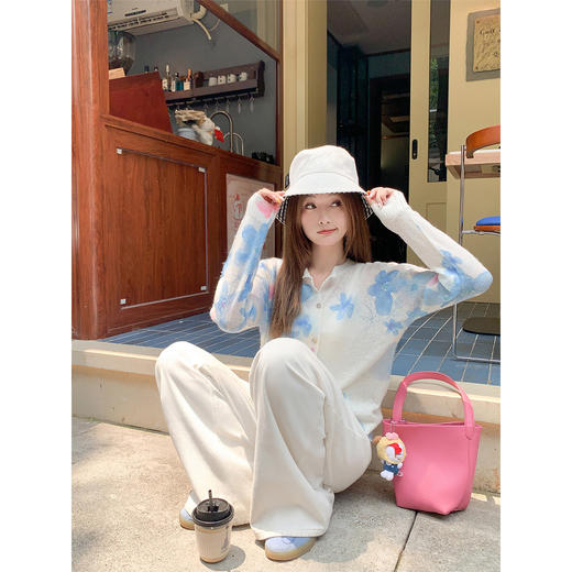 <曾小咸推荐>法式慵懒风花卉印花薄款毛衣开衫【预售款，预计3-15天发货】 商品图3