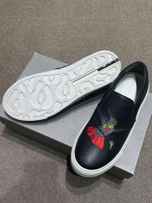 【超惠秒】McQueen 麦昆 男女通款一脚蹬真皮蜂鸟刺绣百搭运动休闲鞋 12356 商品图3