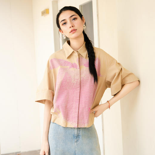 谜底印花衬衫短袖女2025秋季新款通勤百搭下摆收缩衬衣257MC7840 商品图1