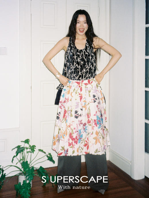 素舶 重工刺绣面料立体花纹U领花苞A摆背心SUPERSCAPE 商品图4