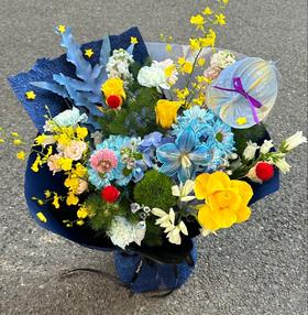 蓝色系绣球混搭花束