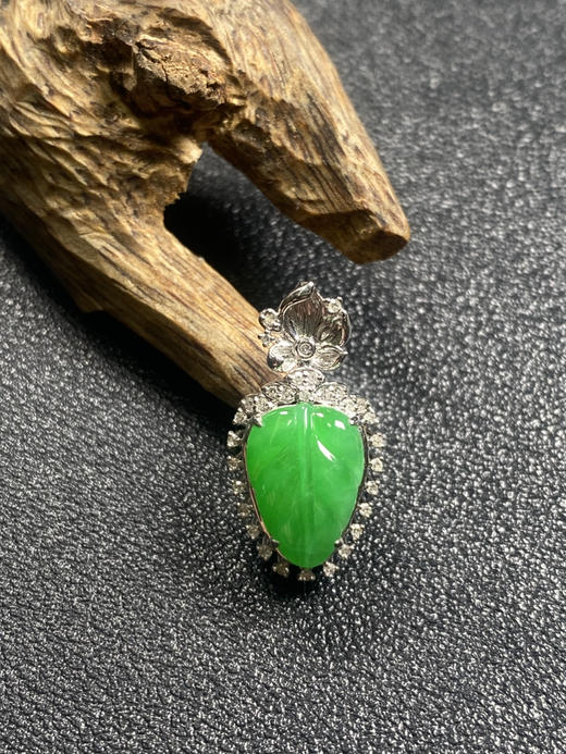 【FC0111】18K镶嵌翡翠冰阳绿小叶子吊坠  有种有色 玉质温润 款式精美 商品图2