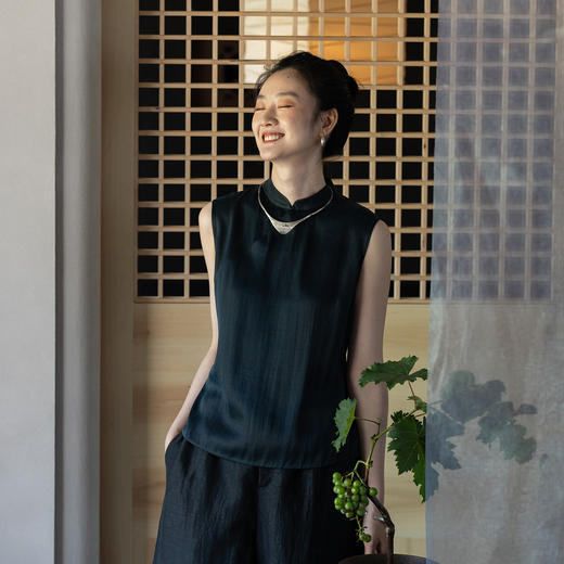 牧衣游原创 19姆米香云纱净色马夹古朴黑色真丝新中式开衫 草木蔓 商品图0