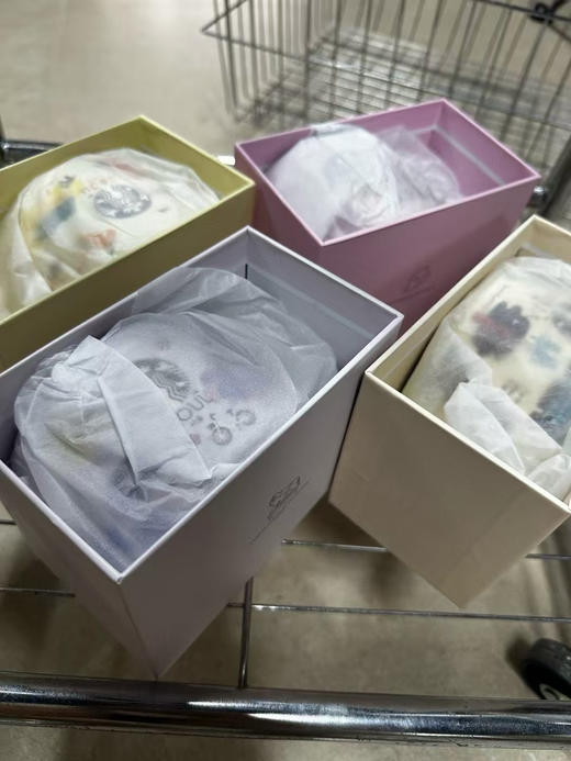 韩单正品星巴克咖啡杯，陶瓷杯。现货 4色。
材质陶瓷，容量355ml。
代购200左右，现特价💰99包邮 商品图1