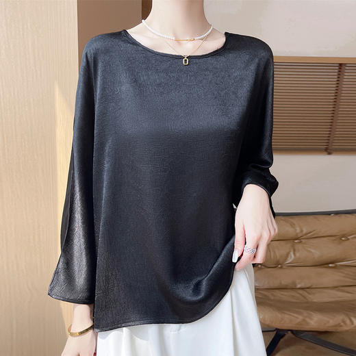 【两件立减39！】圆领垂感缎面衫｜穿上就是人间富贵花 商品图0