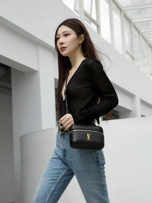 圣罗兰 黑羊皮/金 最新爆款mini 羊皮革肩带手拿包化妆包（LZ*MM） 商品图4
