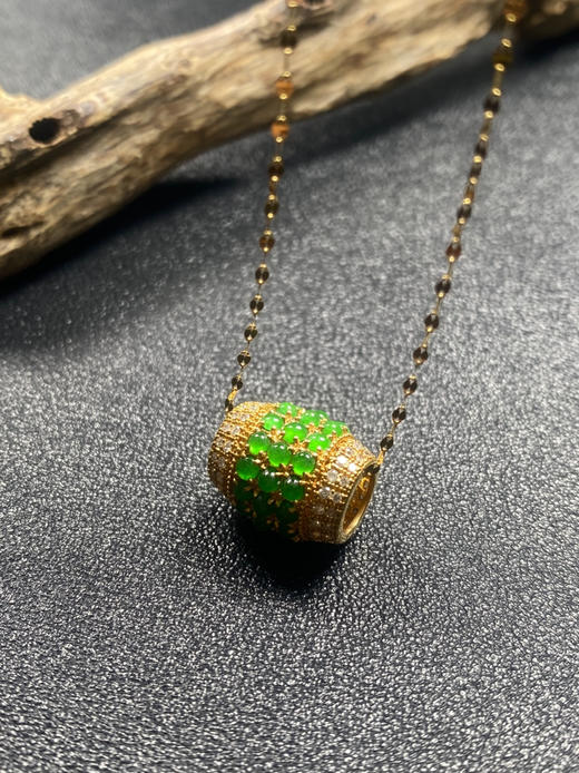 【FC0118】18K镶嵌翡翠冰种阳绿路路通吊坠  冰润光泽 莹光起胶 色泽阳绿 商品图3