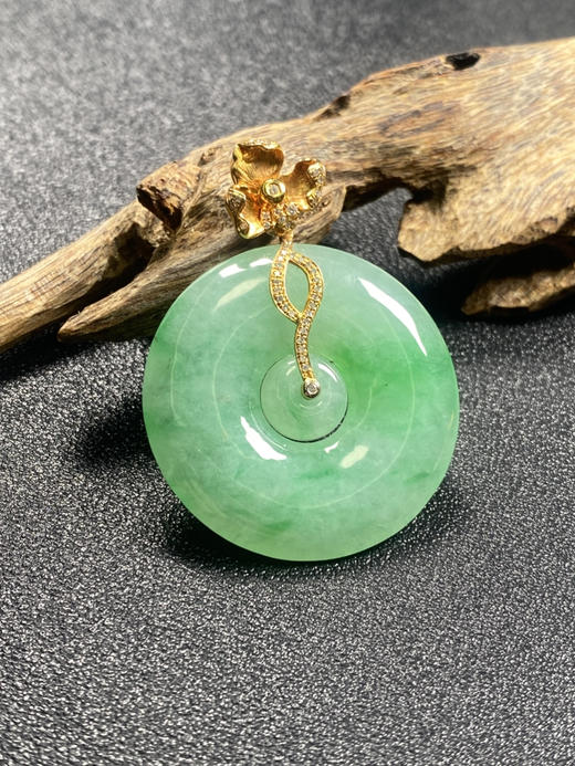 【FC0112】18K镶嵌翡翠冰飘绿平安扣吊坠  玉质温润 飘花灵动 美观大气 商品图0