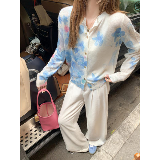 <曾小咸推荐>法式慵懒风花卉印花薄款毛衣开衫【预售款，预计3-15天发货】 商品图1
