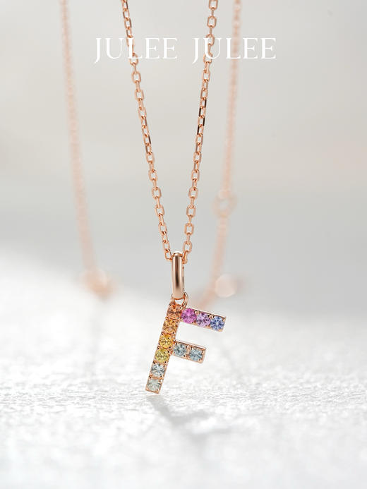 JULEE JULEE茱俪珠宝  18K玫瑰金彩虹蓝宝石字母吊坠 商品图8