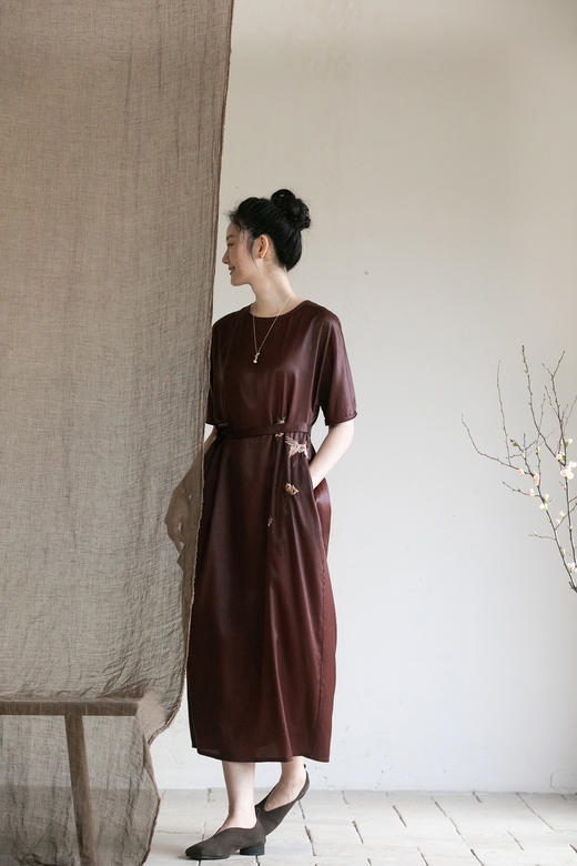 牧衣游原创精工手绣醇正薯莨红云纱连衣裙宽松复古气质长裙 灼风 商品图5