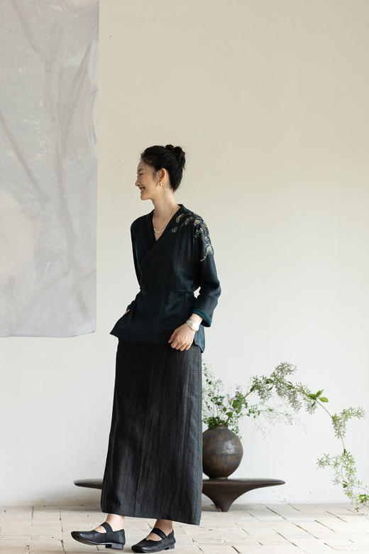 牧衣游原创 19姆米香云纱直筒半裙轻薄垂感黑色百搭半身裙 云枕雨 商品图5