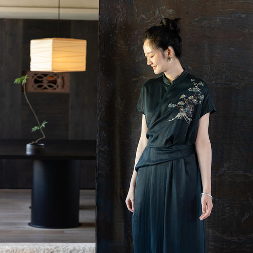 牧衣游原创 19姆米香云纱手工刺绣连衣裙复古中式轻礼服 山有思 商品图0