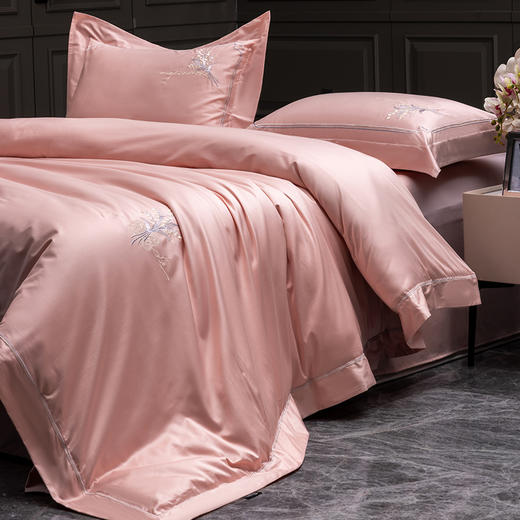 多喜爱 100S全棉云锦缎床上用品四件套乔莉蔻/澳海澜庭/雨棠酌春/茉色香绮/玉叶金枝/云琛/知澜/朵芙拉/时光幻想hl【双股长绒棉】【高支高密】【珠花重绣】【轻奢礼盒】 商品图3