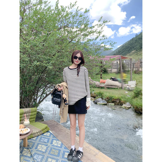 <曾小咸推荐>宽松休闲条纹袖口镂空长袖T恤 商品图4