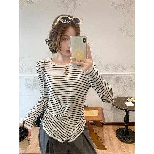 <曾小咸推荐>现货秒杀！微信超特价！韩系简约侧扣设计感条纹针织衫 日常119.99 立减60 秒杀59.99！ 商品图1