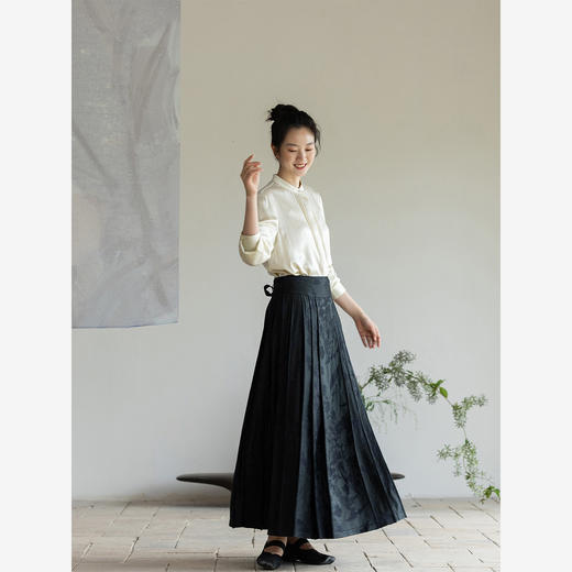 牧衣游原创 重磅27姆米提花丝麻半裙宽松复古黑色马面裙 松子落 商品图1