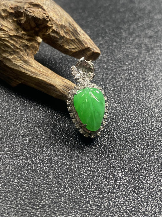 【FC0111】18K镶嵌翡翠冰阳绿小叶子吊坠  有种有色 玉质温润 款式精美 商品图0