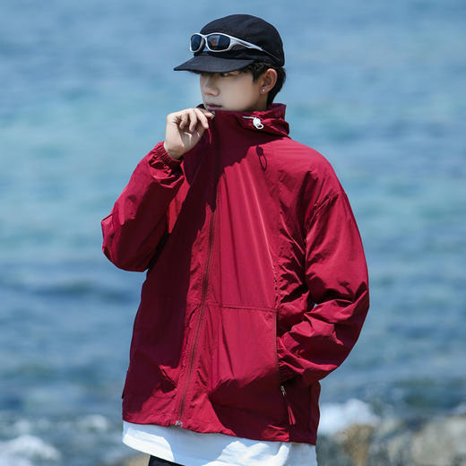 【清仓款！U家同款！】山系户外连帽防晒衣 一体式防晒，全面呵护，户外冲孔设计，透气舒爽，裸感透薄，冷感科技面料，快速散热透气 商品图6