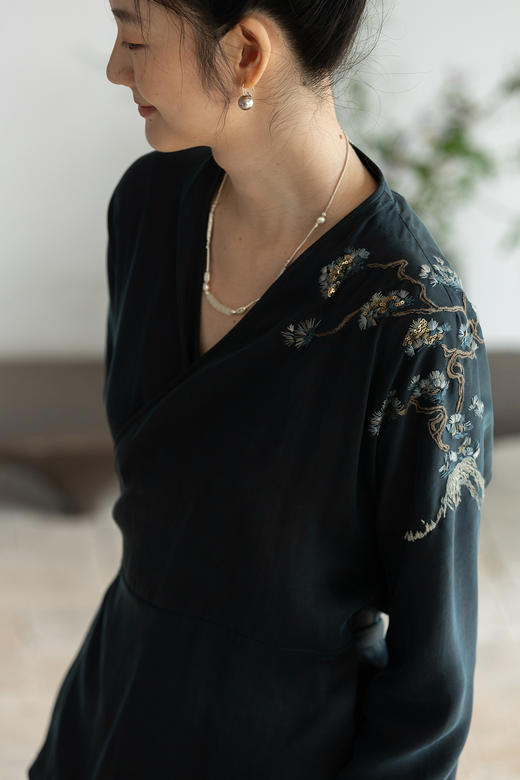 牧衣游原创 19姆米香云纱手工刺绣外套东方文雅禅意真丝开衫 幽幽 商品图5