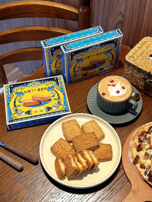 满口酥!香!脆! 【哈曼丁$杏花村·椰蓉酥】 口味：原味、大麦若叶味 椰香超浓郁!口感超棒，一秒上头引爆味蕾) ✅中低温慢烤，非油炸， ✅“椰蓉+添加50%的干椰丝” 商品图1