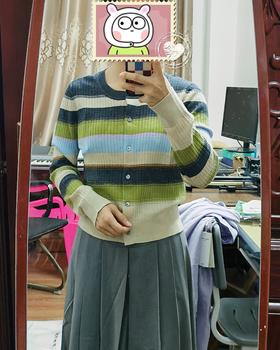 谁懂！这件彩色条纹针织开衫，减龄又百搭