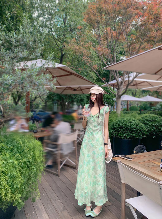 【折后再享2件88折】现货秒杀！微信打折价！韩系度假风绿色碎花连衣裙 日常229.99 立减100 秒杀129.99！ 商品图11