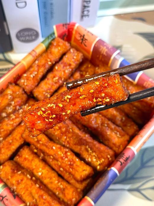 限时低价❗19.9💰到手20袋【乡乡嘴虎皮豆干】！！一袋不到1块钱的解馋小零食~ 某淘22包40💰！！本团19.9💰/20包!! 柯淳推荐👍美味虎皮全开！嗷嗷香🔝！！ 商品图6