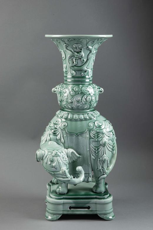 独角鹿西洋古董法国陶艺大师Théodore Deck签名出品东方风格缠枝花叶纹装饰太平有象造型冰裂纹青釉瓷瓶 商品图1