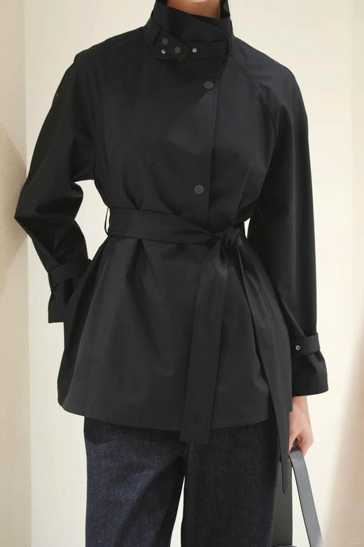 露珠系列薄丝毛精纺色织短风衣 薄丝毛精纺色织一手长 无里宽松廓形 插肩袖包容性强 面料垂坠感绝佳 宽松版型不显拖沓 商品图6