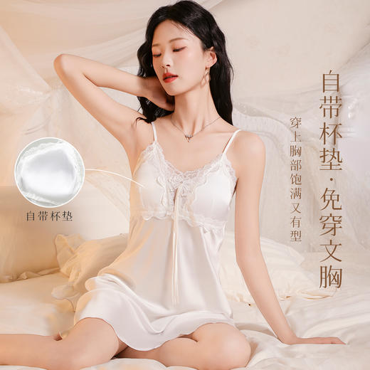 【带胸垫】夏季薄款法式浪漫冰丝缎面蕾丝吊带睡裙女性感一字美背蝴蝶扇叶睡裙 商品图3