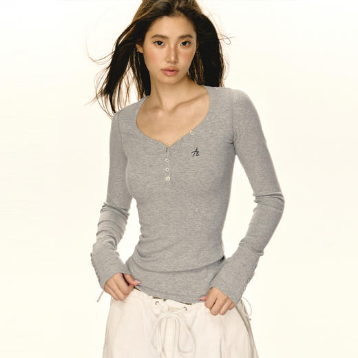 Ariseism 美式复古V领修身长袖t恤女2025秋季新款内搭上衣打底衫 商品图0