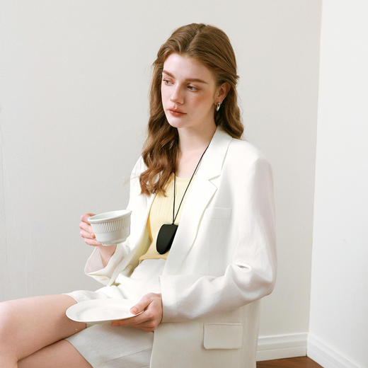 【商场同款】诗凡黎白色翻领西装2025夏新款职业外套女3G4110311 商品图0