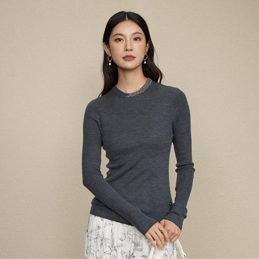 「自」全新升级【铂金会员266/天猫359/差价93】(05809)洛诗琳无缝一体羊毛针织衫2025秋冬重工钉珠圆领坑条毛衣女 商品图1